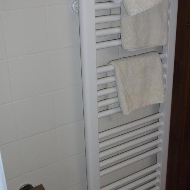 Gästehaus Loithaler - Dreibettzimmer mit eigenem Bad - 5