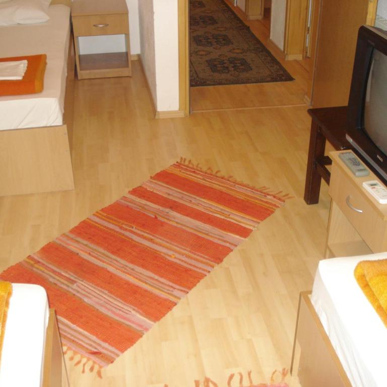 Hostel Hercegovina - Basic Triple Room with Shared Bathroom - 39