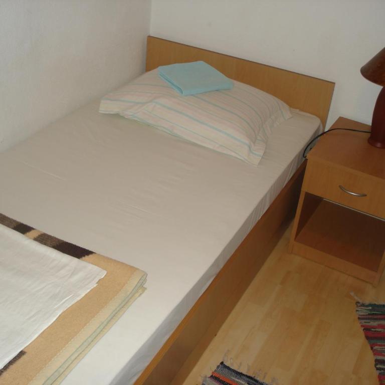 Hostel Hercegovina - Twin Room with Shared Bathroom - 38