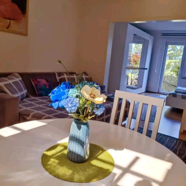Sarah - One-Bedroom Apartment - 12