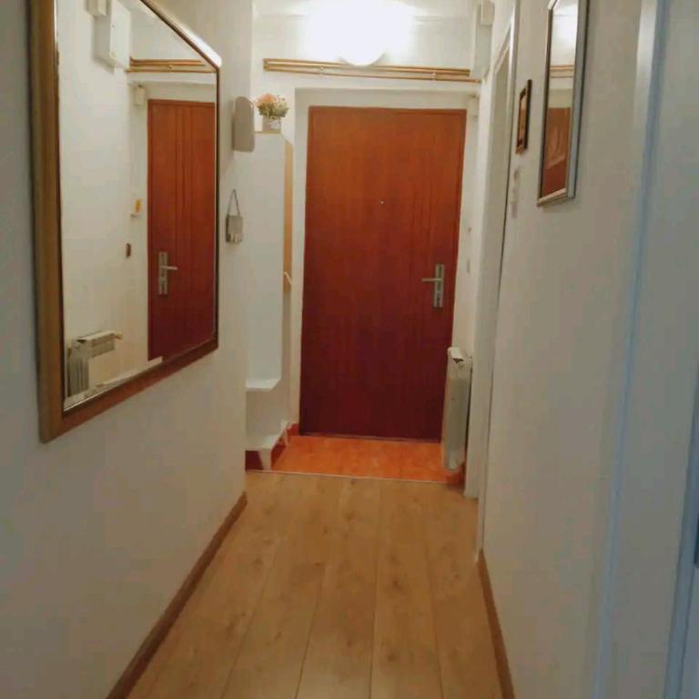 Sarah - One-Bedroom Apartment - 2