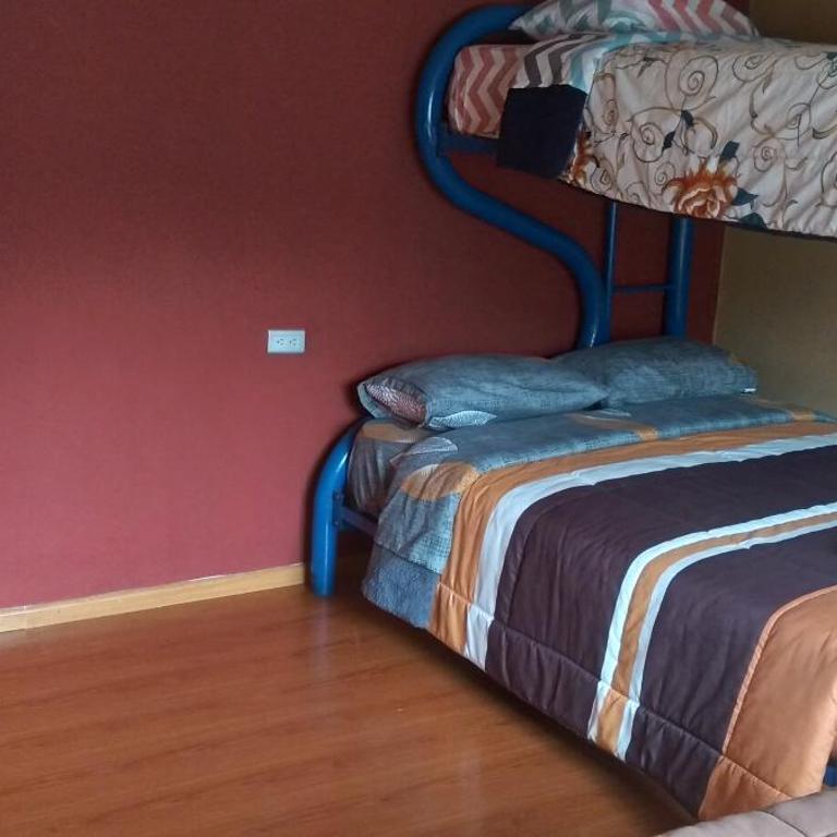 Departamento en el centro de la ciudad de Baños con netflix, wifi, garage gratuito y una excelente vista - Two-Bedroom Apartment - 2