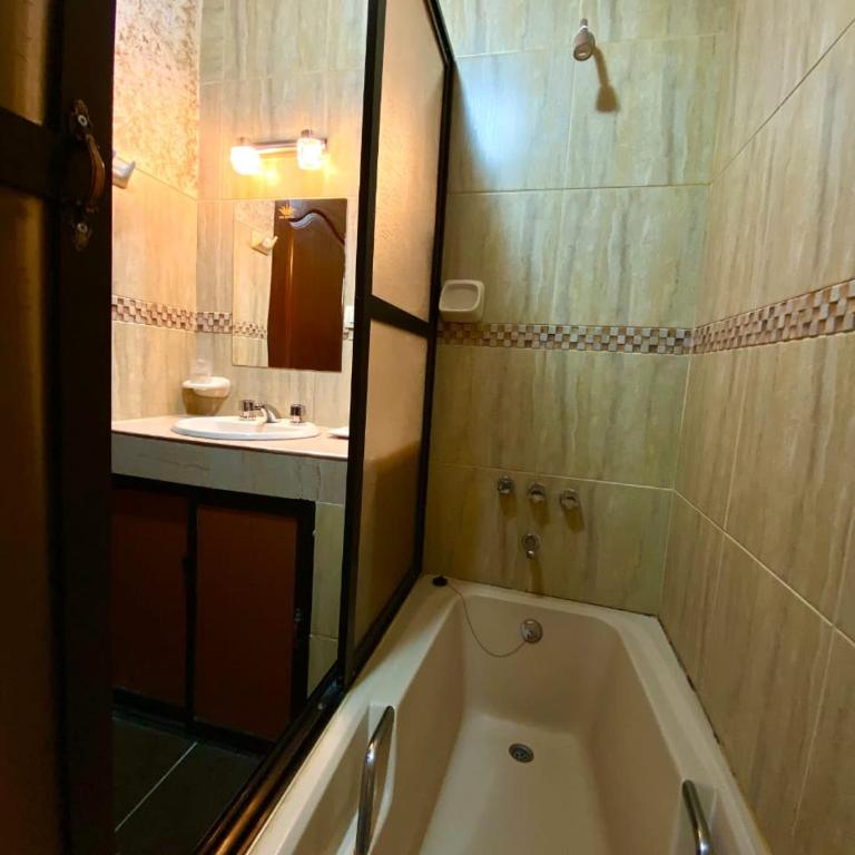 Las Tholas Hotel - Habitación Cuádruple con baño privado - 5