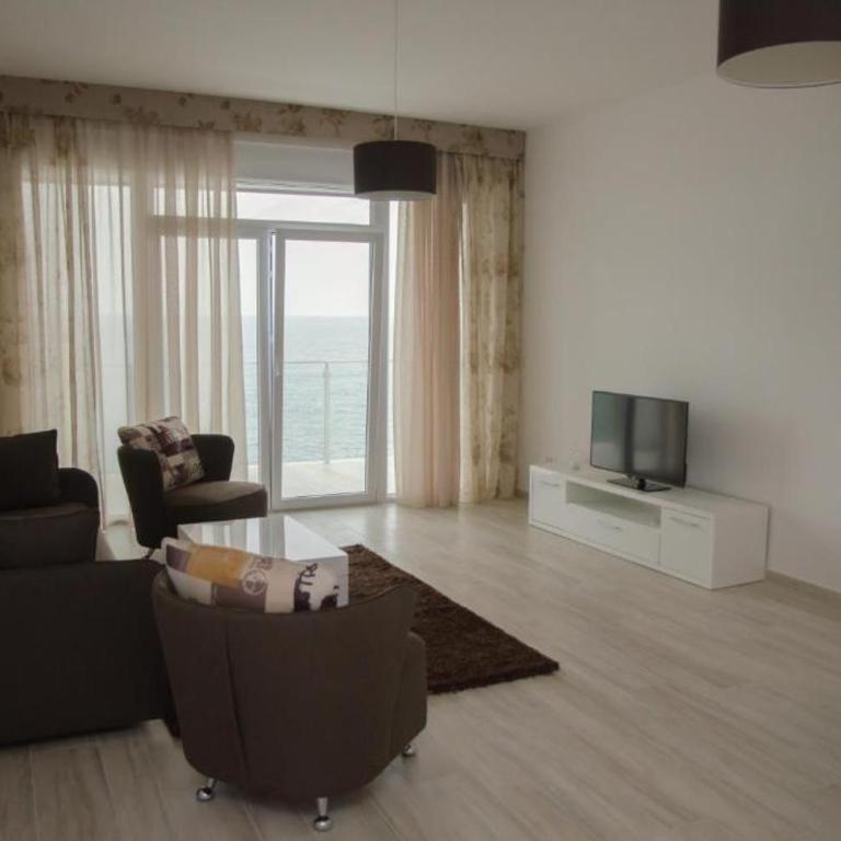 Nautilus Apartments - Two-Bedroom Apartment with Balcony and Sea View - 10