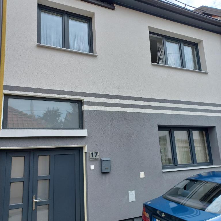 Accordeon - One-Bedroom Apartment - 8