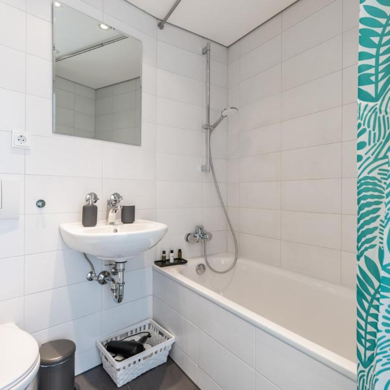 Arbio I Balcony Apartments Augsburg - Deluxe Apartment mit Balkon und Panoramablick - 13