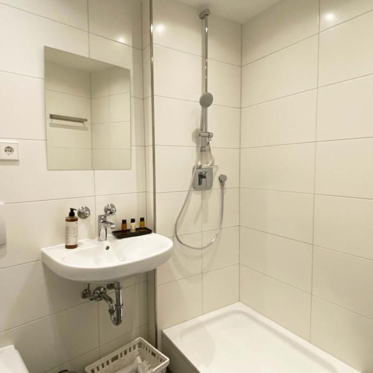 Arbio I Balcony Apartments Augsburg - Deluxe Studio mit Balkon und Stadtblick - 18