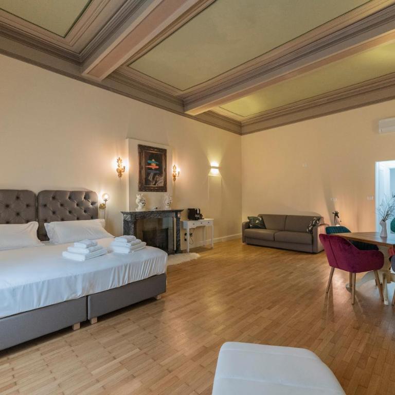 Aldrovandi Luxury Suites and Apartment - Deluxe Suite - 3