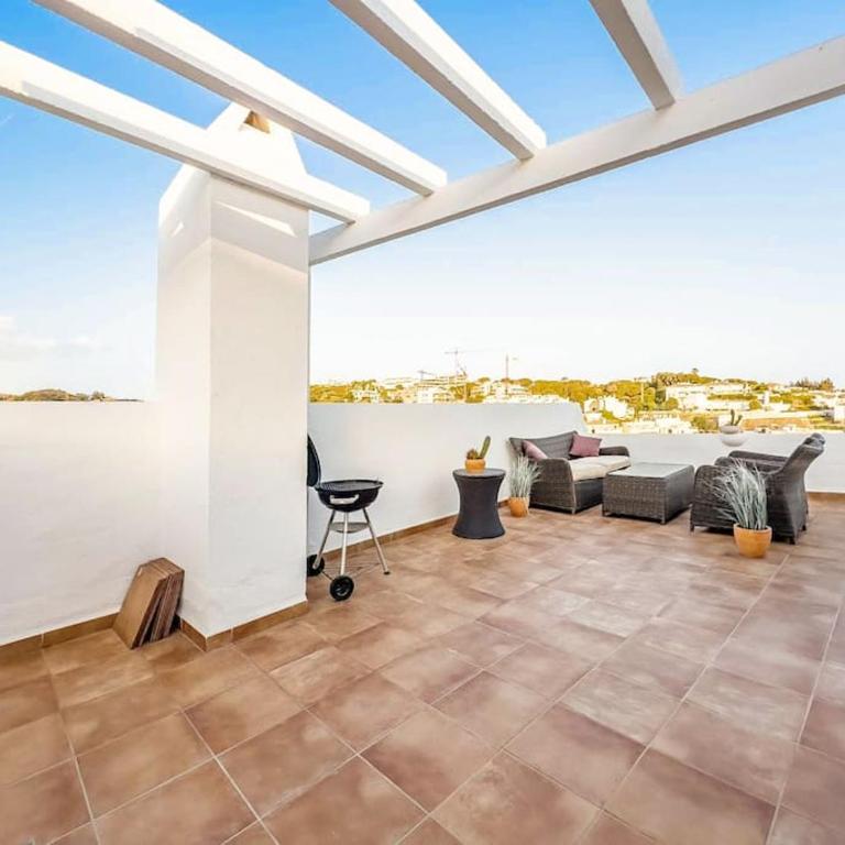 97-Townhouse With Roof Terrace & Views, Marbella - Two-Bedroom Apartment - 24