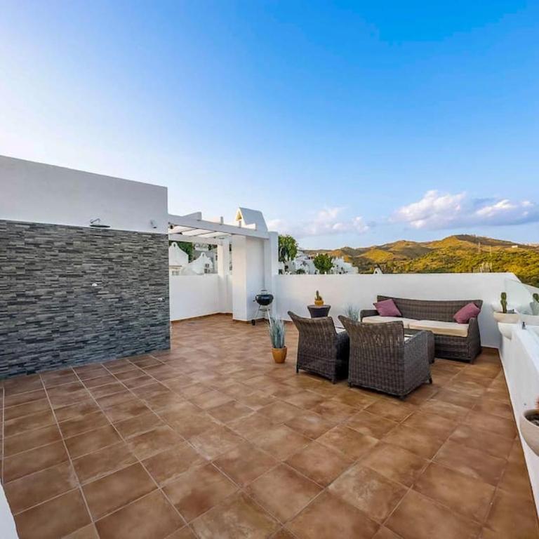 97-Townhouse With Roof Terrace & Views, Marbella - Two-Bedroom Apartment - 4