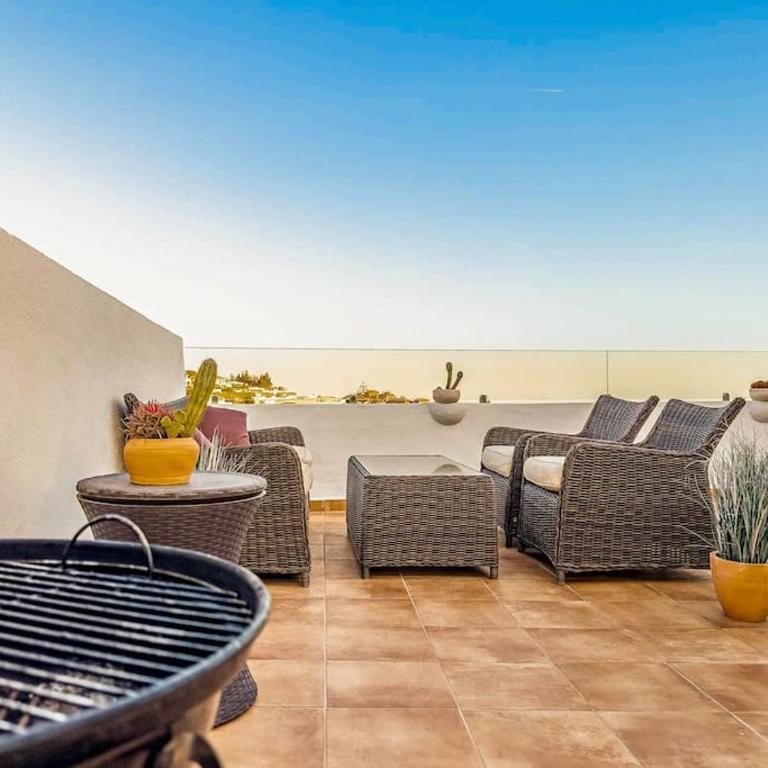 97-Townhouse With Roof Terrace & Views, Marbella - Two-Bedroom Apartment - 26