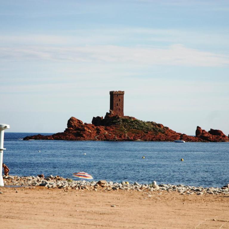 Agay Cap Esterel Village Allée Fleurs - F2 Clim vue golf et mer - Grande terrasse plein sud - Appartement 1 Chambre - 48