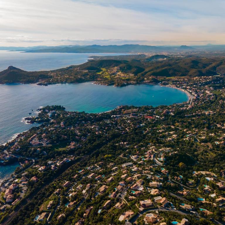 Agay Cap Esterel Village Allée Fleurs - F2 Clim vue golf et mer - Grande terrasse plein sud - Appartement 1 Chambre - 40