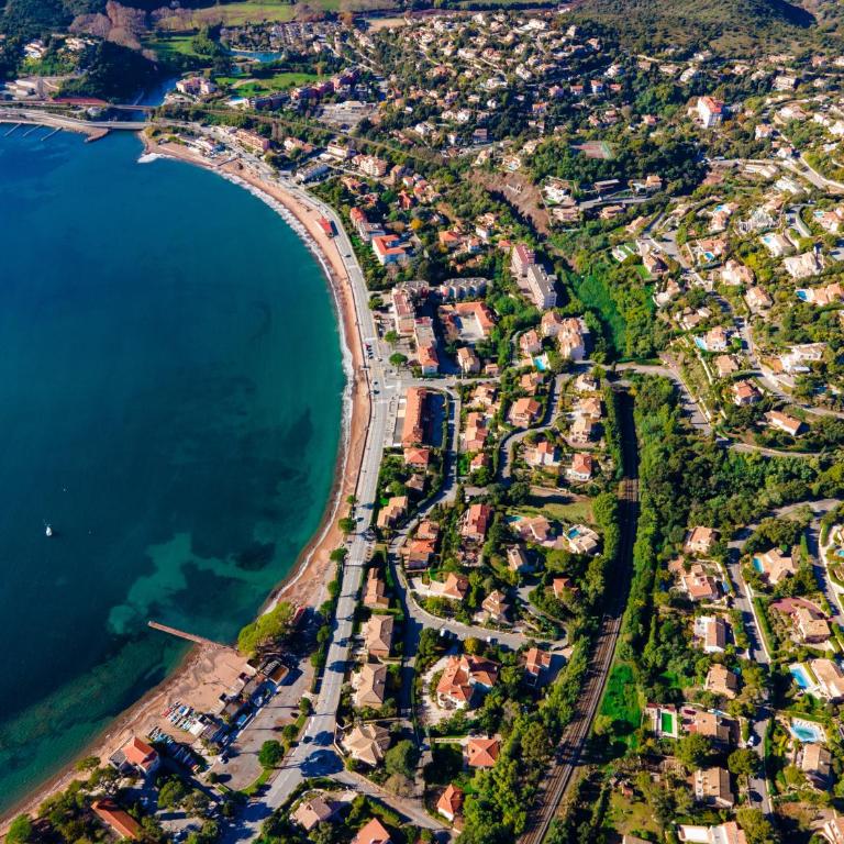 Agay Cap Esterel Village Allée Fleurs - F2 Clim vue golf et mer - Grande terrasse plein sud - Appartement 1 Chambre - 45