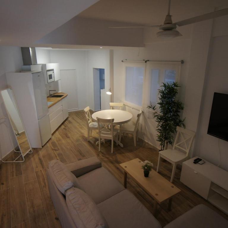 RentalSevilla Espacioso y acogegor apartamento de 3 dormitorios - Apartamento de 3 dormitorios - 3