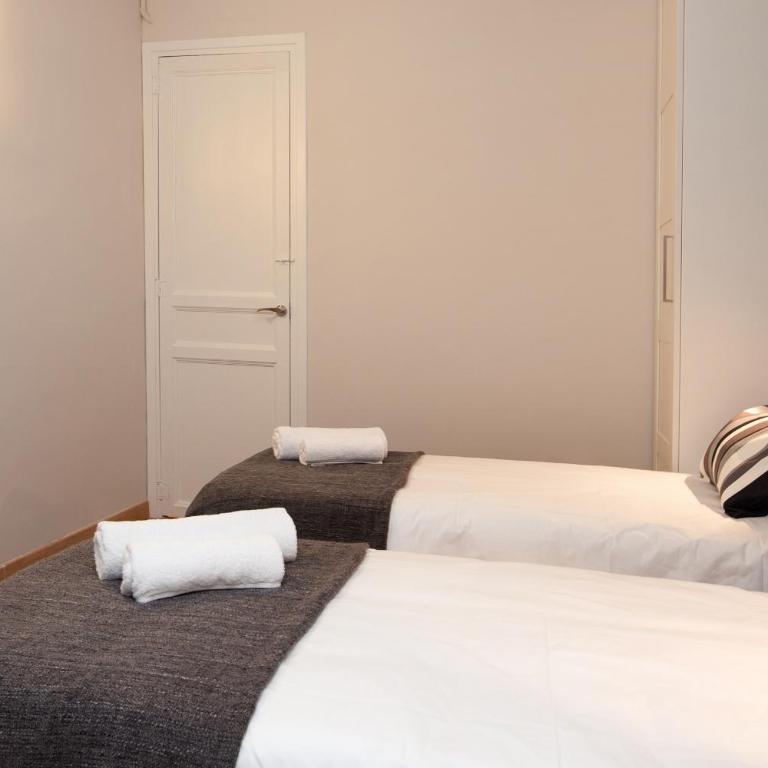 Enjoy Apartments VP Camp Nou 2 - Three-Bedroom Apartment - 14