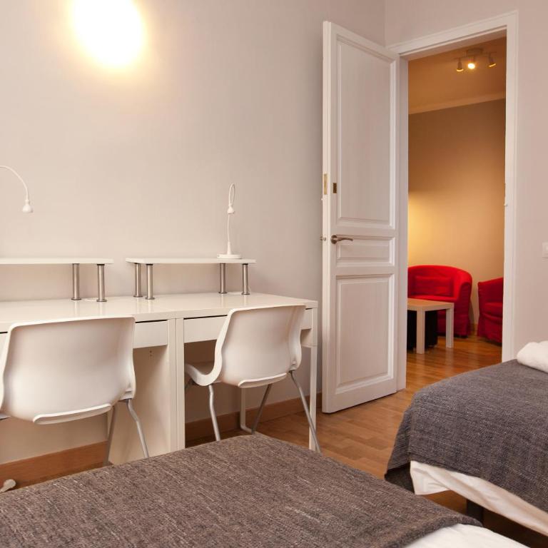 Enjoy Apartments VP Camp Nou 2 - Three-Bedroom Apartment - 10