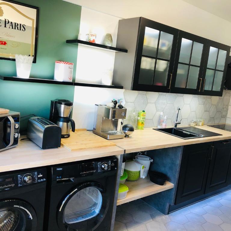 Grand T3- Spacious 2BR Apartement with free parking near city-center Ideal Business & Reims Visits - Appartement 2 Chambres - 2