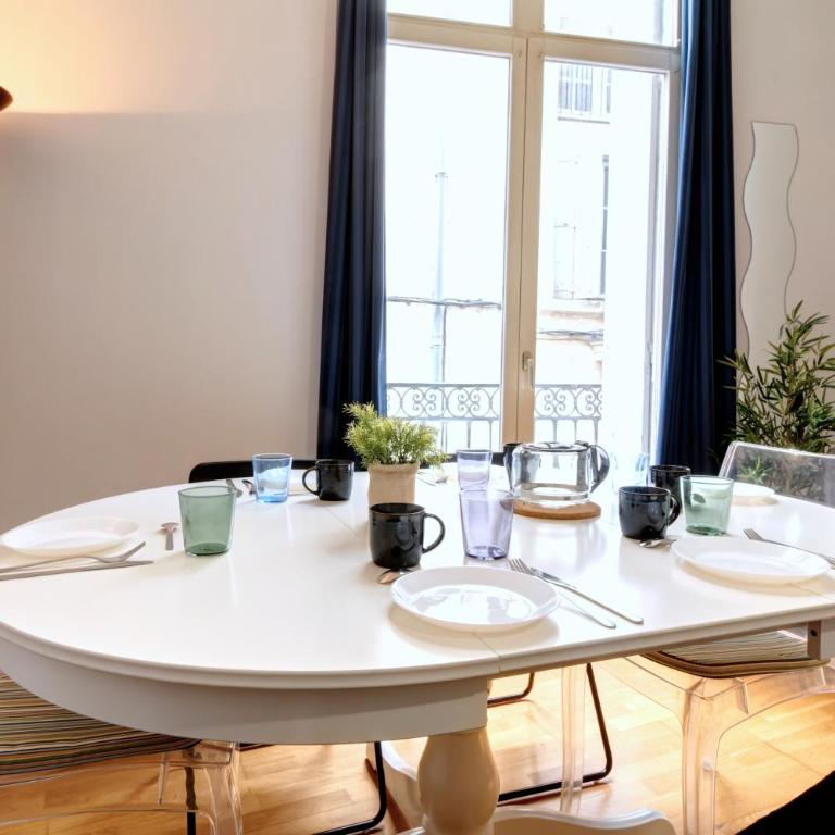 *Appart 2 chambres, Hypercentre, Emplacement N°1* - Appartement 2 Chambres - 13