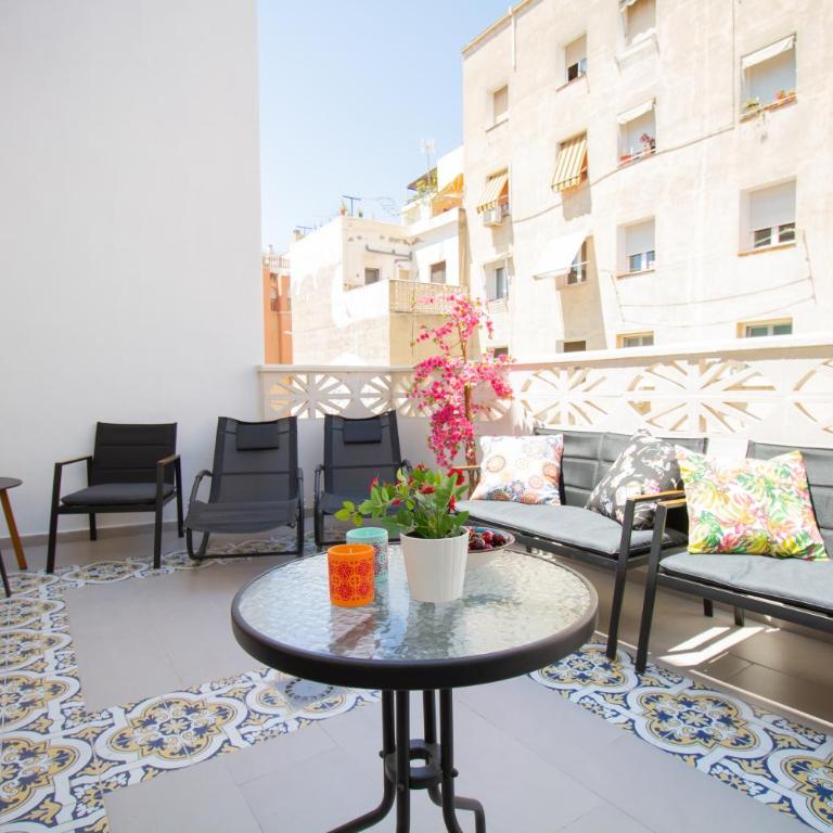 Art Apartments Alicante - Three-Bedroom Apartment - 1