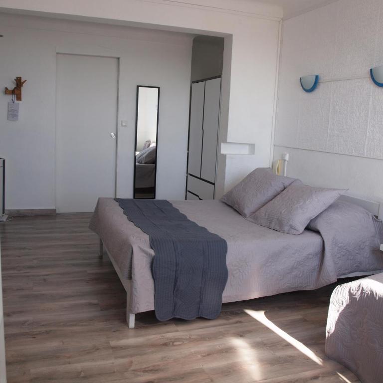 Hôtel Villa Les Sirènes - Chambre Triple Basique - 7