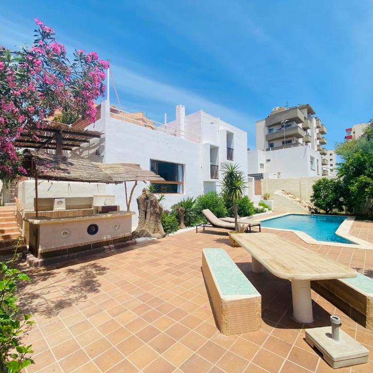 Villa Los Robles en Playa den Bossa con Piscina Privada - Casa de 2 dormitorios - 1
