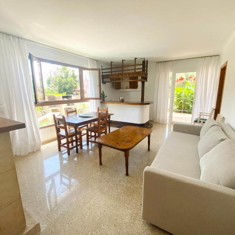 Villa Los Robles en Playa den Bossa con Piscina Privada - Casa de 2 dormitorios - 2