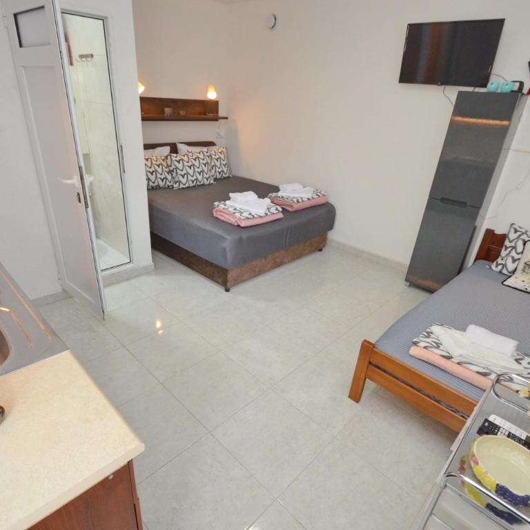 Sun Ray Apartments - Studio with Terrace - 3
