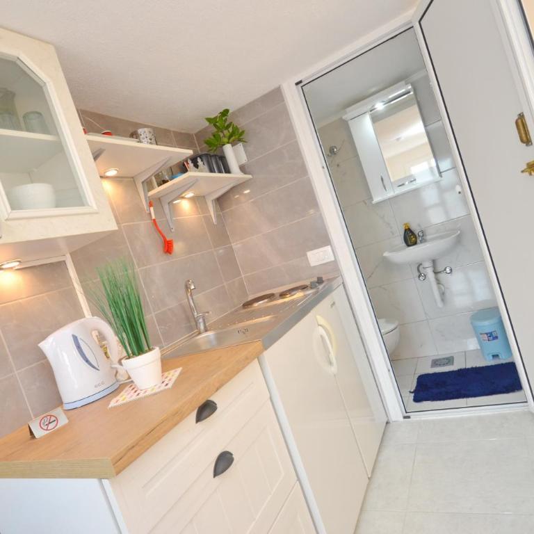Sun Ray Apartments - Studio - 8