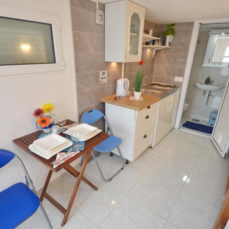 Sun Ray Apartments - Studio - 4