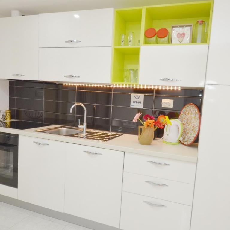 Sun Ray Apartments - One-Bedroom Apartment - 6