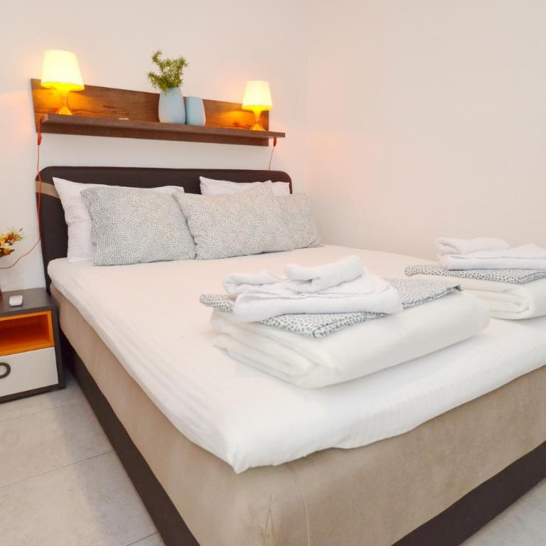 Sun Ray Apartments - One-Bedroom Apartment - 3
