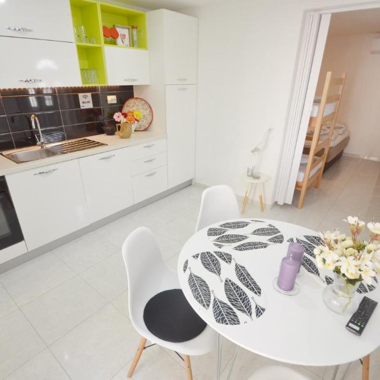Sun Ray Apartments - One-Bedroom Apartment - 11