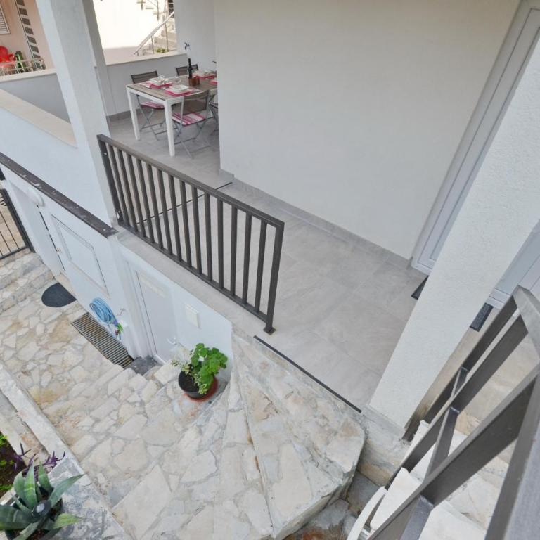 Sun Ray Apartments - One-Bedroom Apartment - 12