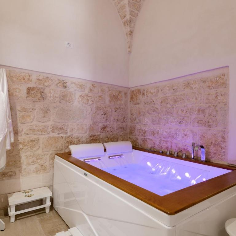 Stairway with Jacuzzi by Wonderful Italy - Superior Apartment - 1