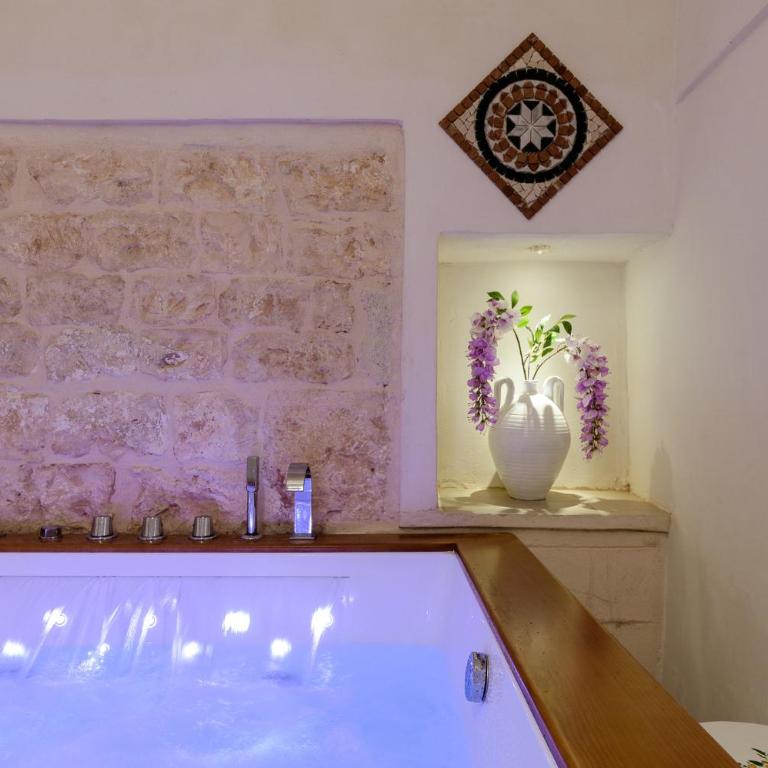 Stairway with Jacuzzi by Wonderful Italy - Superior Apartment - 12