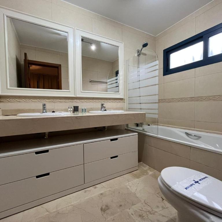 Splendid Casa Nostra, private pool, Wifi, garden - Three-Bedroom Villa - 22