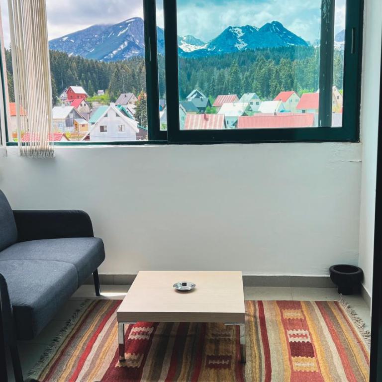 Apartment Loft - Three-Bedroom Premium Apartment with Balcony - 1