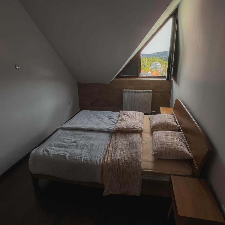 Apartment Loft - Three-Bedroom Premium Apartment with Balcony - 22