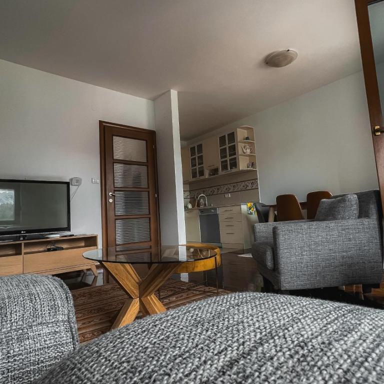 Apartment Loft - Three-Bedroom Premium Apartment with Balcony - 12