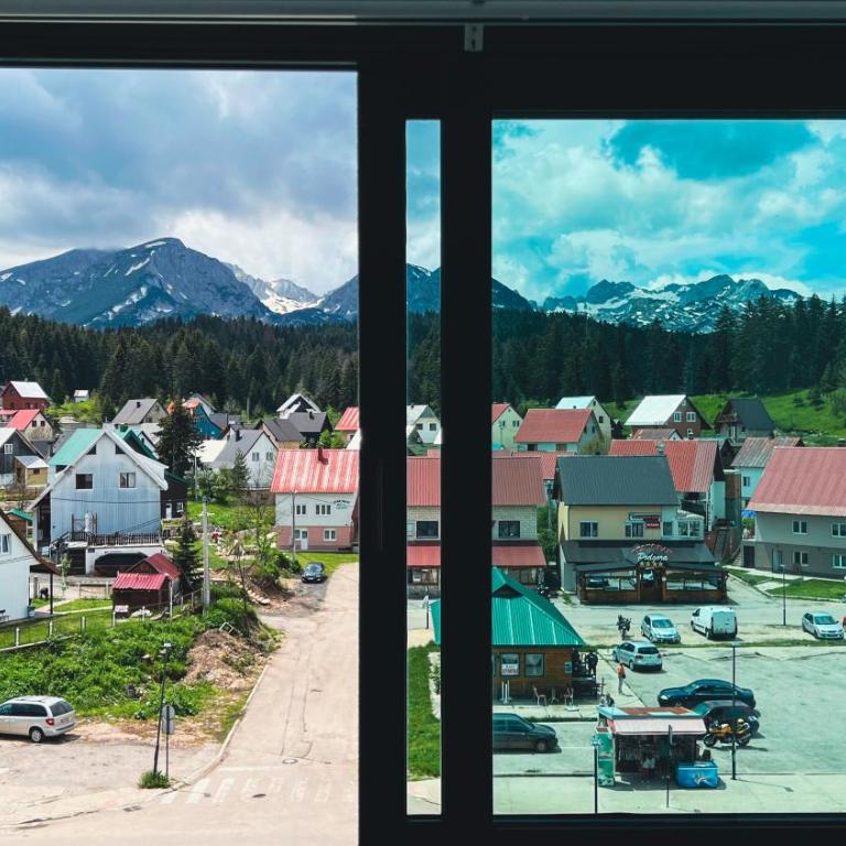 Apartment Loft - Three-Bedroom Premium Apartment with Balcony - 4