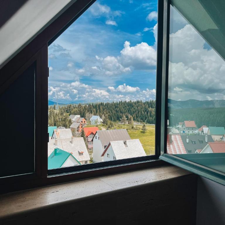 Apartment Loft - Three-Bedroom Premium Apartment with Balcony - 23
