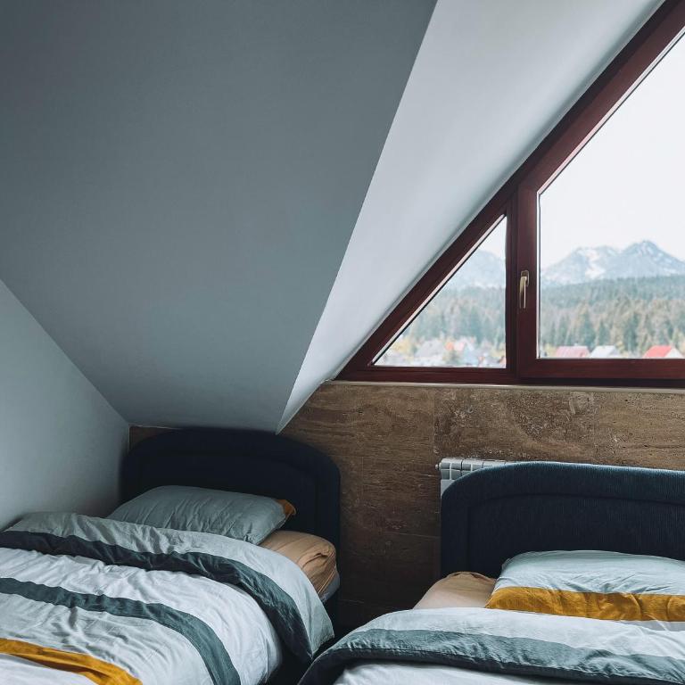 Apartment Loft - Three-Bedroom Premium Apartment with Balcony - 32