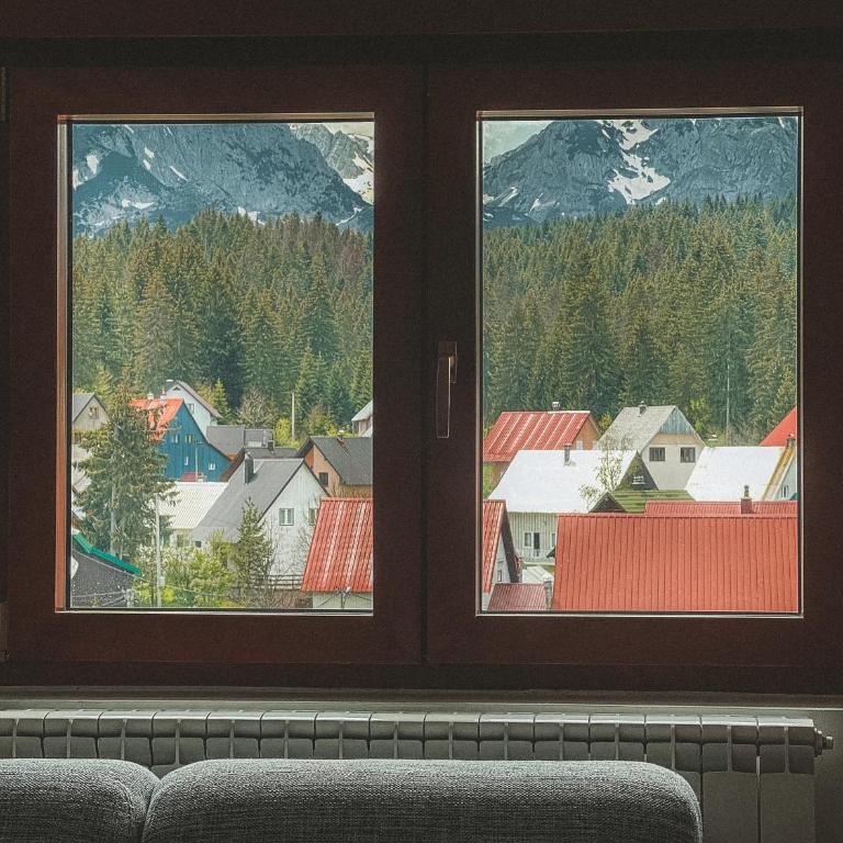 Apartment Loft - Three-Bedroom Premium Apartment with Balcony - 10