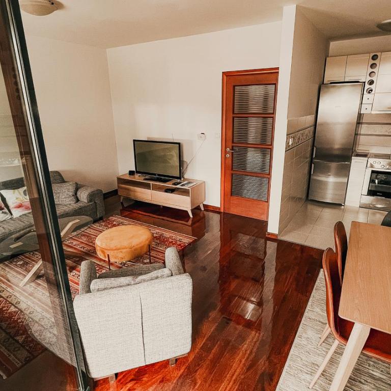 Apartment Loft - Three-Bedroom Premium Apartment with Balcony - 7