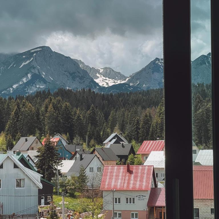 Apartment Loft - Three-Bedroom Premium Apartment with Balcony - 5