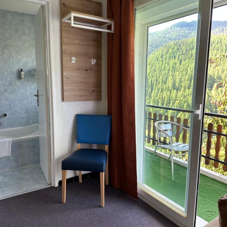 Hôtel Le Blainon - Chambre Double avec Terrasse - Vue sur Montagne - 9