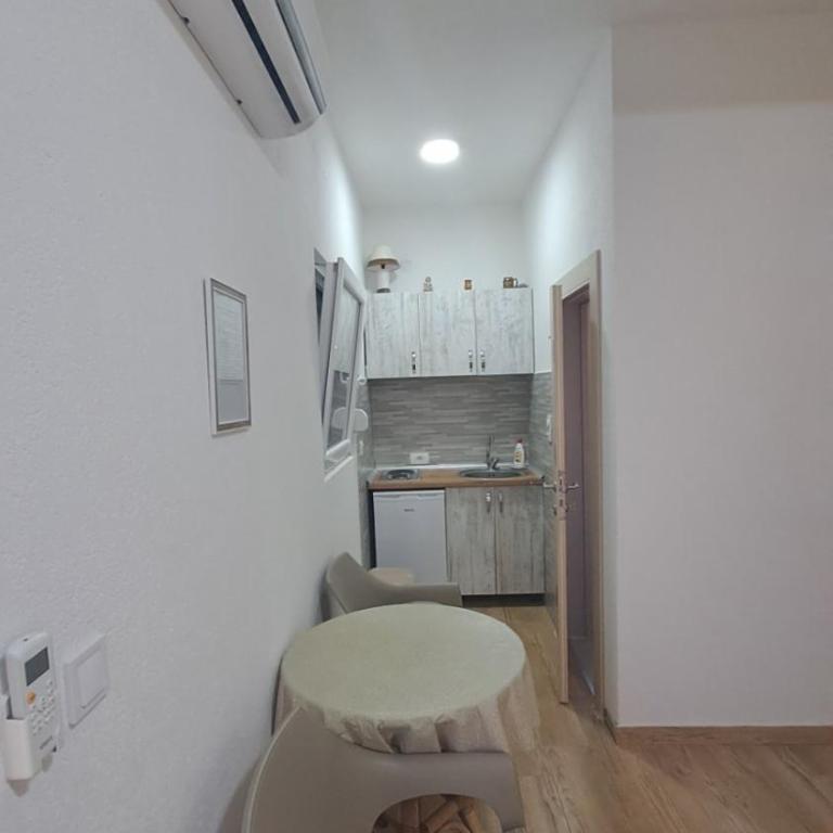 Spasic Apartments Sutomore - Dvokrevetna Soba sa Bračnim Krevetom i Balkonom - 7