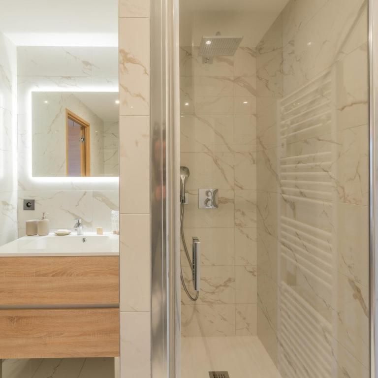 Bel appartement familial avec retour skis aux pieds et parking à Courchevel 1650 - FR-1-563-127 - Apartamento - 7