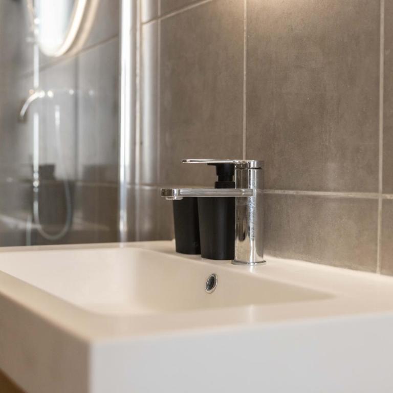 Splendide et idéalement situé proche du palais. - Apartamento de 1 dormitorio - 12
